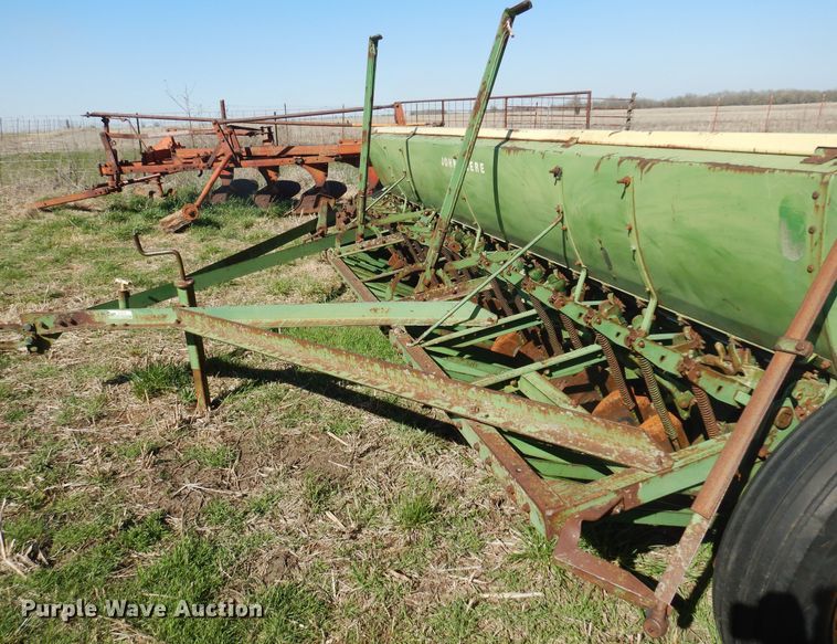 image for item DV9943 John Deere grain drill