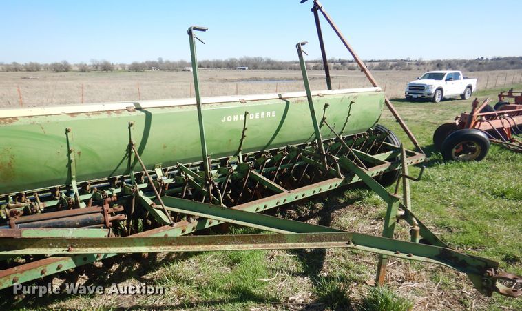 image for item DV9943 John Deere grain drill