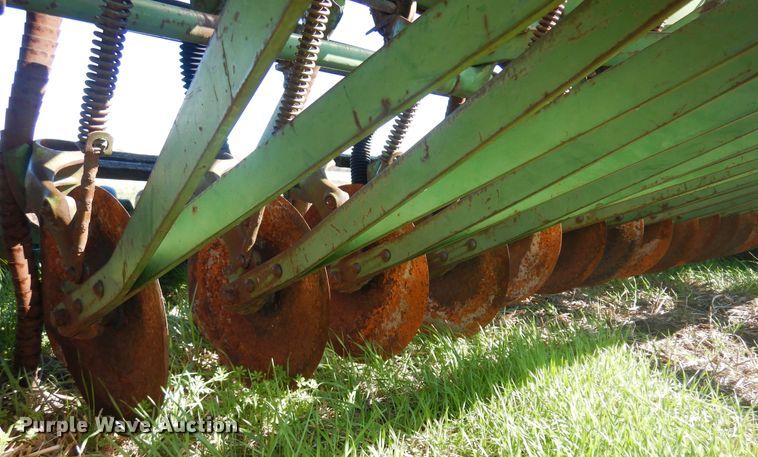 image for item DV9943 John Deere grain drill