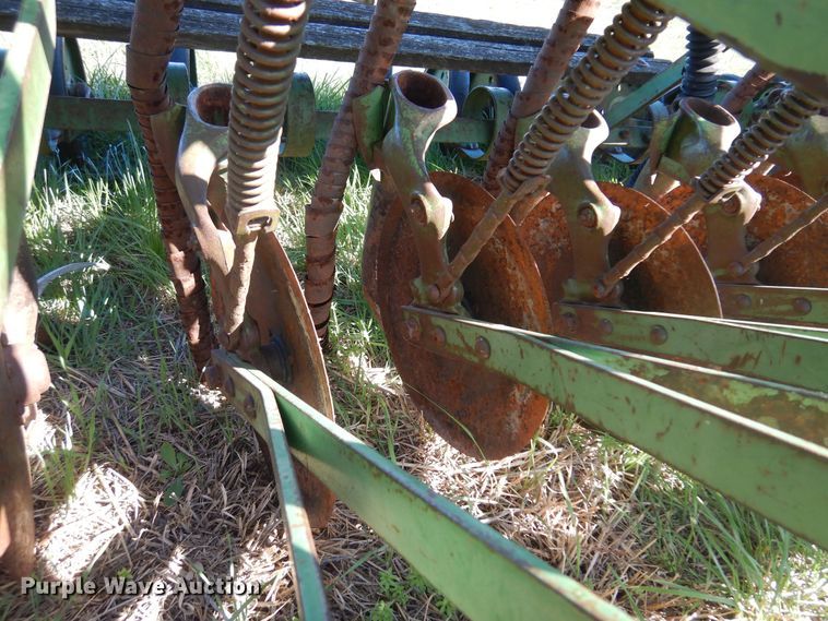 image for item DV9943 John Deere grain drill