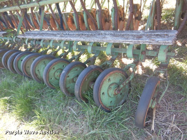 image for item DV9943 John Deere grain drill