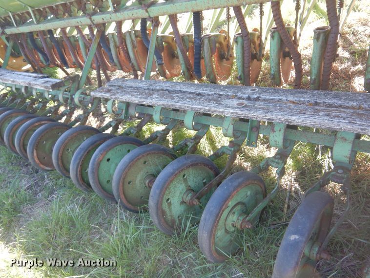image for item DV9943 John Deere grain drill