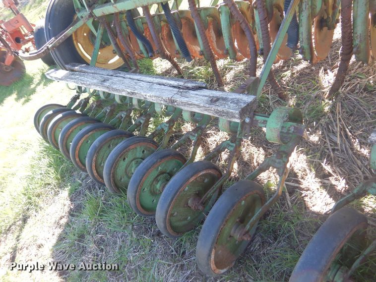 image for item DV9943 John Deere grain drill