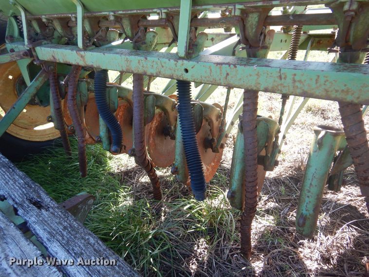 image for item DV9943 John Deere grain drill