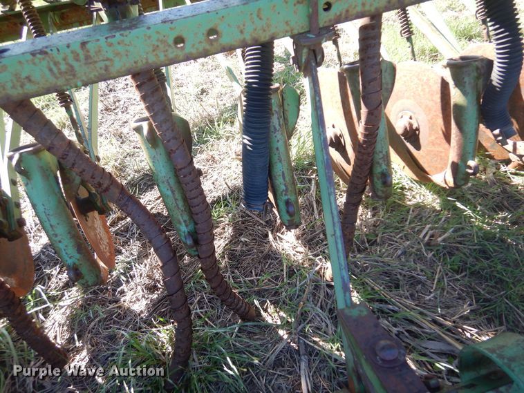 image for item DV9943 John Deere grain drill