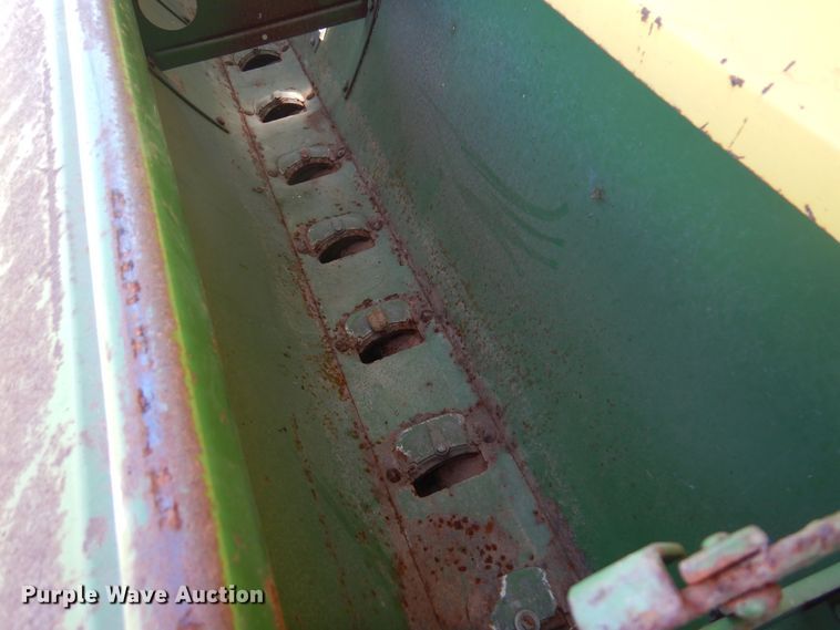 image for item DV9943 John Deere grain drill