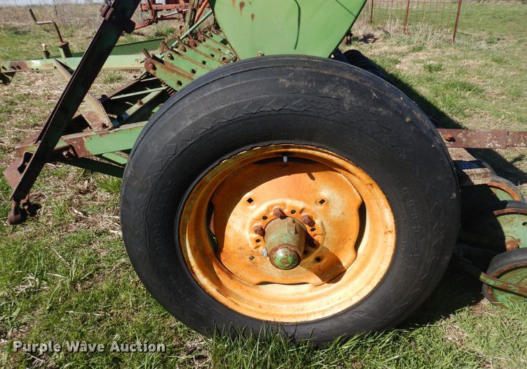 image for item DV9943 John Deere grain drill