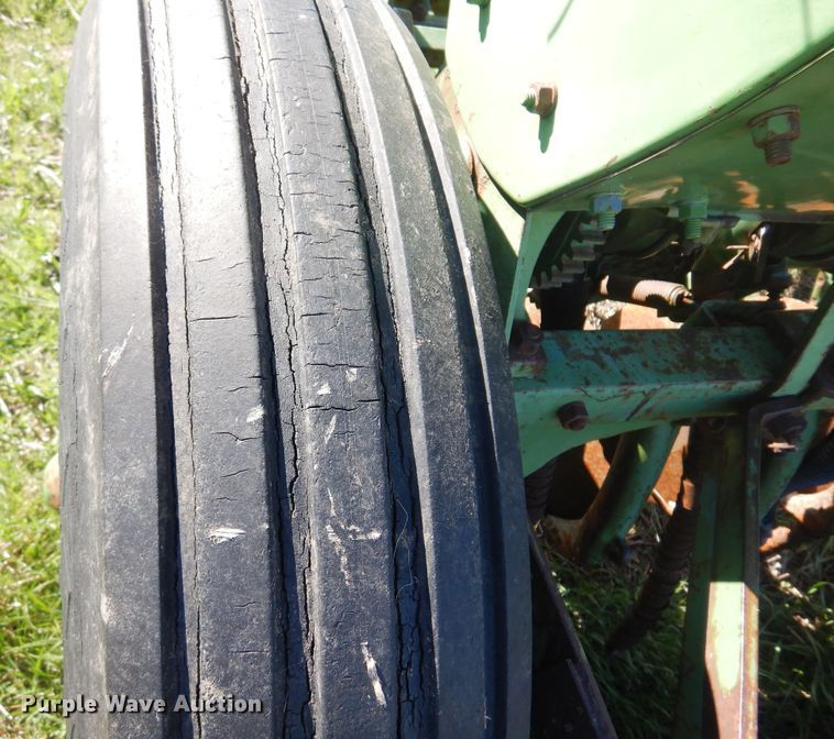 image for item DV9943 John Deere grain drill