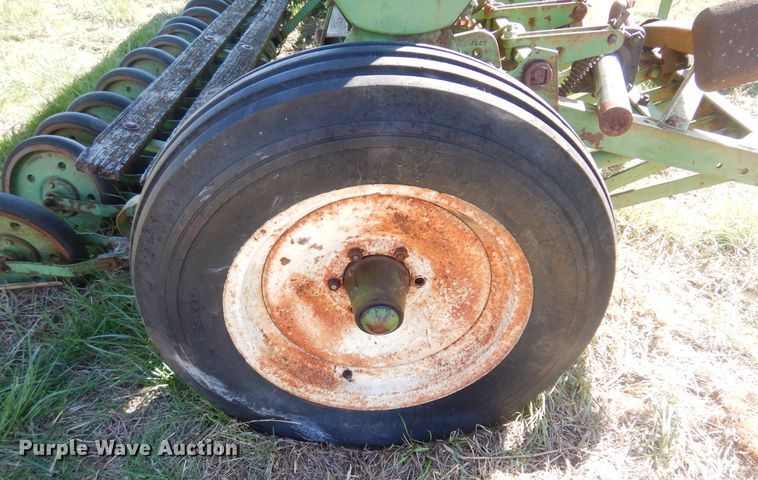 image for item DV9943 John Deere grain drill