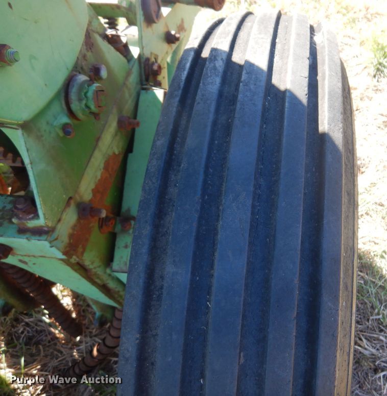 image for item DV9943 John Deere grain drill