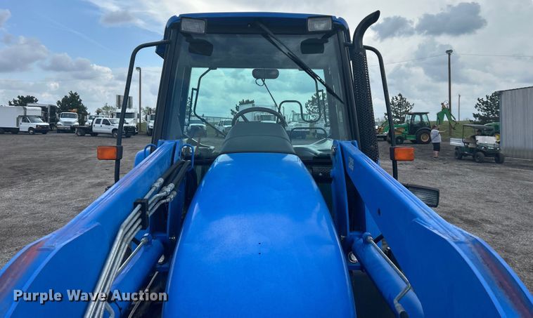 image for item EG1334 2004 New Holland TL90 tractor
