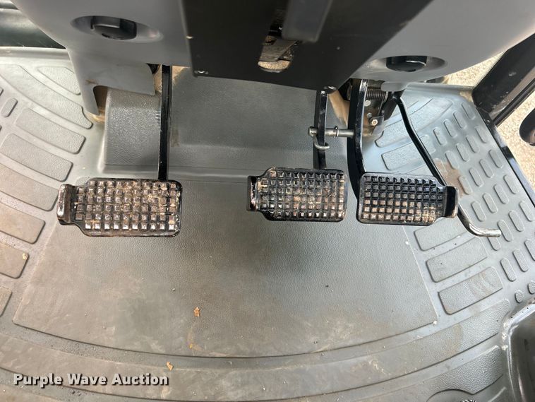 image for item EG1334 2004 New Holland TL90 tractor