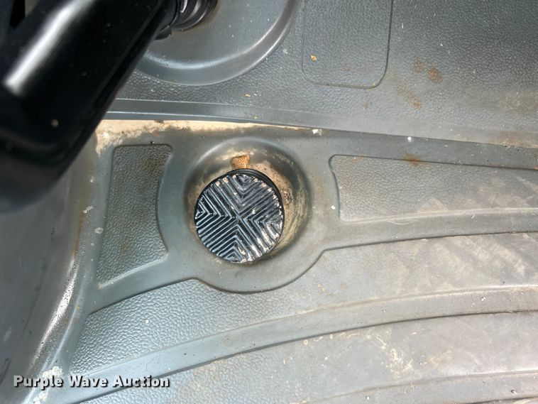 image for item EG1334 2004 New Holland TL90 tractor