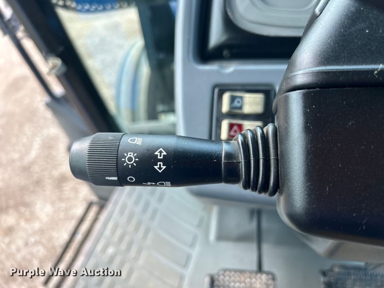 image for item EG1334 2004 New Holland TL90 tractor