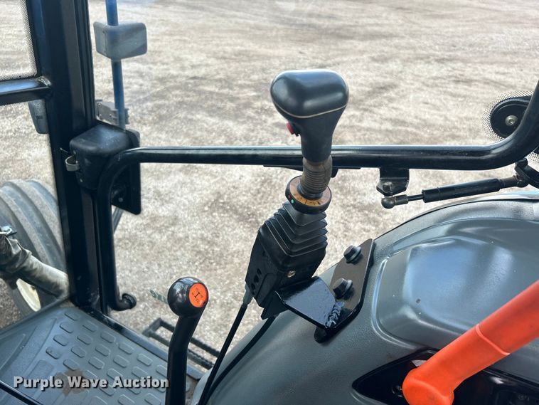 image for item EG1334 2004 New Holland TL90 tractor