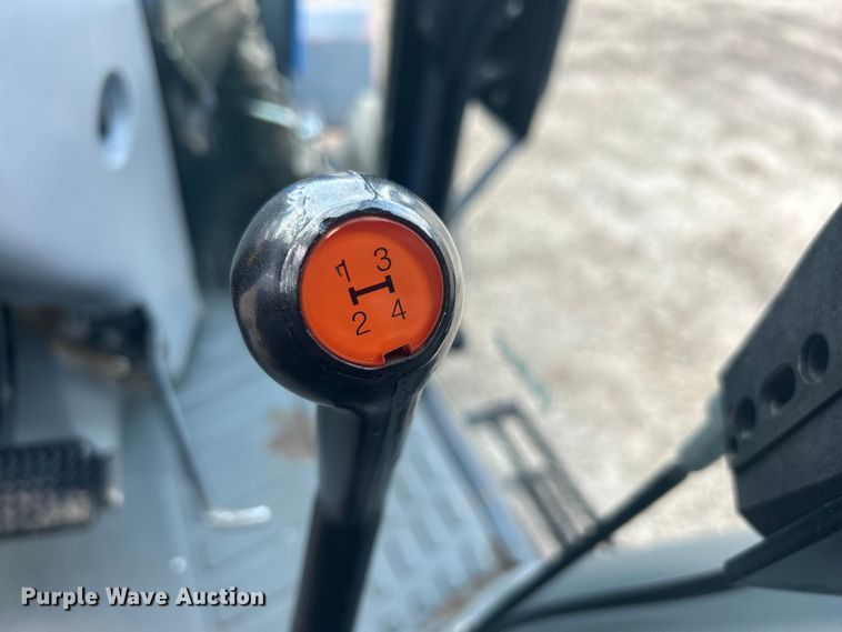 image for item EG1334 2004 New Holland TL90 tractor