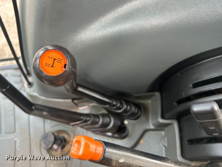 image for item EG1334 2004 New Holland TL90 tractor