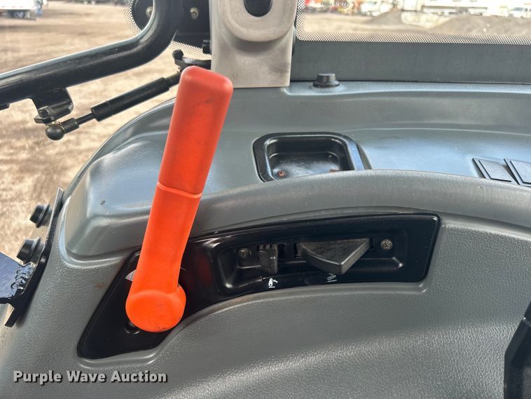 image for item EG1334 2004 New Holland TL90 tractor