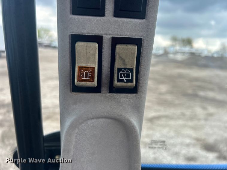 image for item EG1334 2004 New Holland TL90 tractor