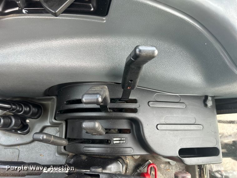 image for item EG1334 2004 New Holland TL90 tractor