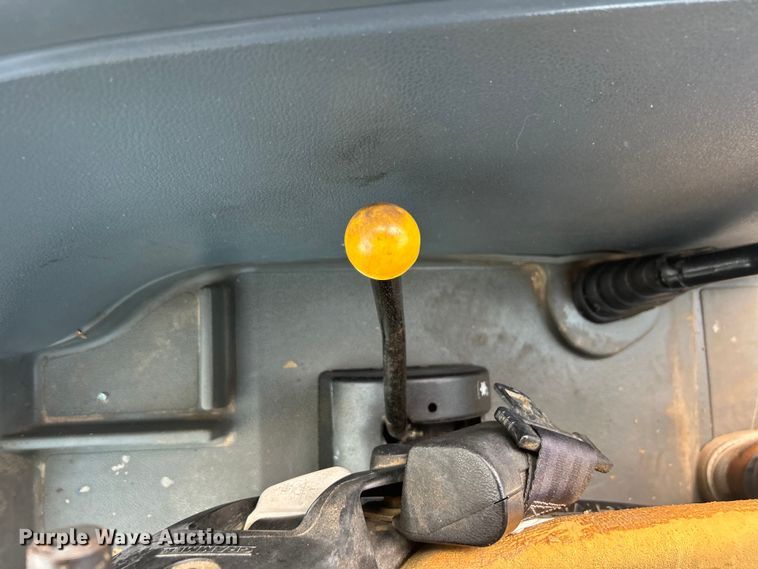 image for item EG1334 2004 New Holland TL90 tractor