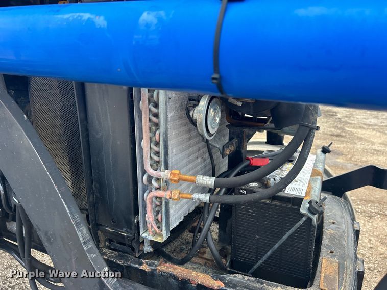 image for item EG1334 2004 New Holland TL90 tractor