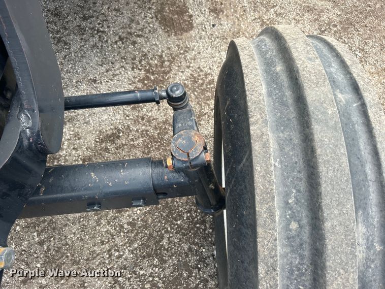 image for item EG1334 2004 New Holland TL90 tractor