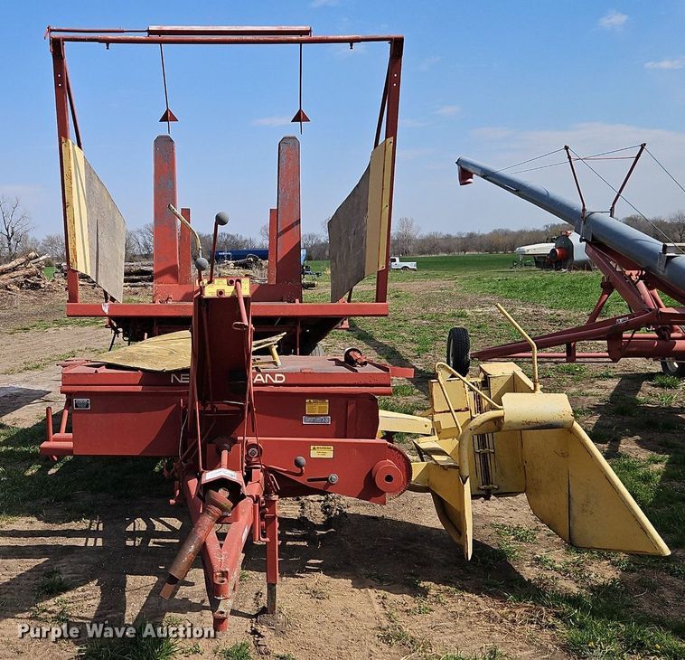 image for item EI3649 New Holland Stackliner 1010 bale stacker