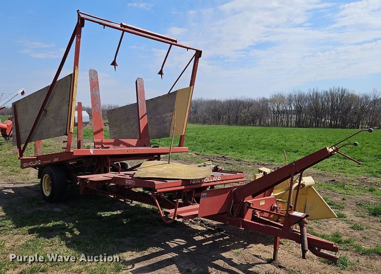 image for item EI3649 New Holland Stackliner 1010 bale stacker