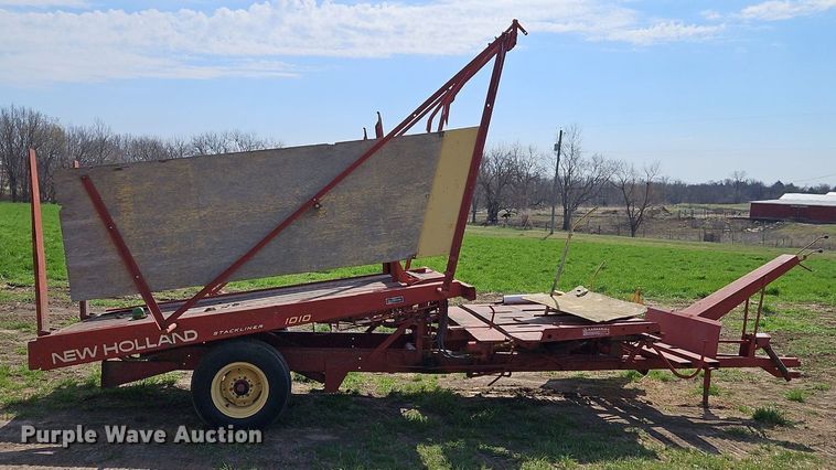 image for item EI3649 New Holland Stackliner 1010 bale stacker