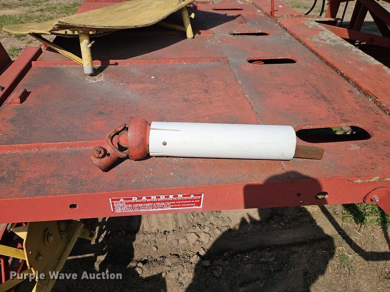 image for item EI3649 New Holland Stackliner 1010 bale stacker