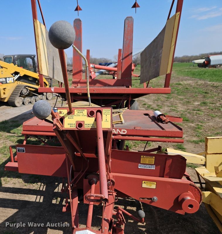 image for item EI3649 New Holland Stackliner 1010 bale stacker