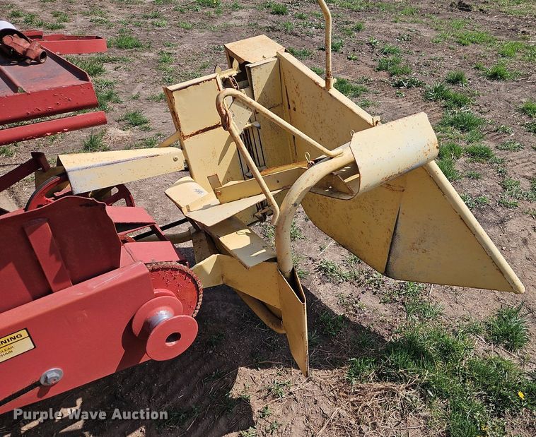 image for item EI3649 New Holland Stackliner 1010 bale stacker