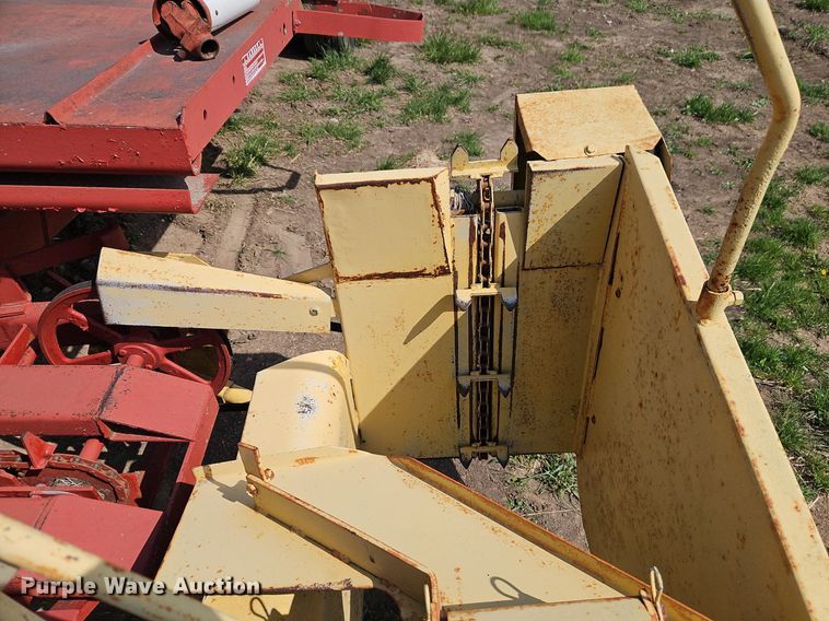 image for item EI3649 New Holland Stackliner 1010 bale stacker