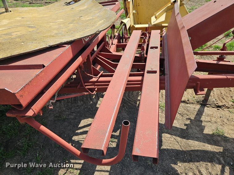 image for item EI3649 New Holland Stackliner 1010 bale stacker