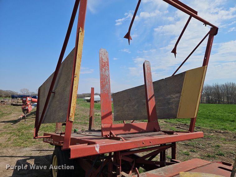 image for item EI3649 New Holland Stackliner 1010 bale stacker