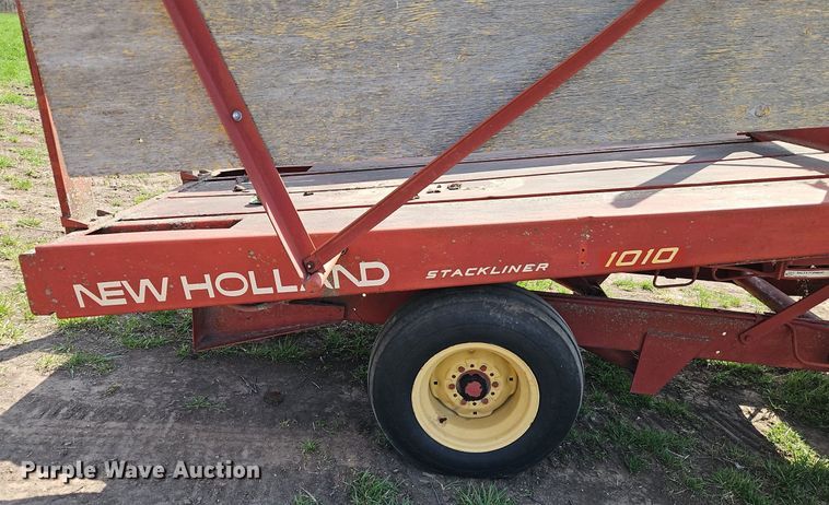 image for item EI3649 New Holland Stackliner 1010 bale stacker