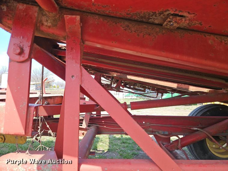 image for item EI3649 New Holland Stackliner 1010 bale stacker