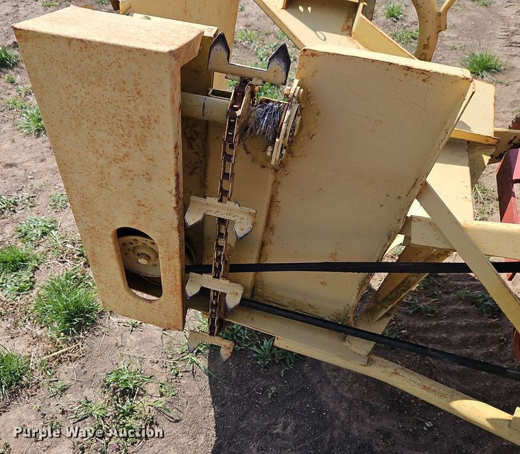 image for item EI3649 New Holland Stackliner 1010 bale stacker