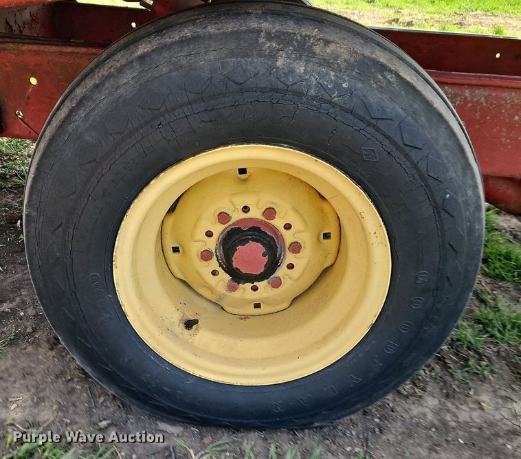 image for item EI3649 New Holland Stackliner 1010 bale stacker