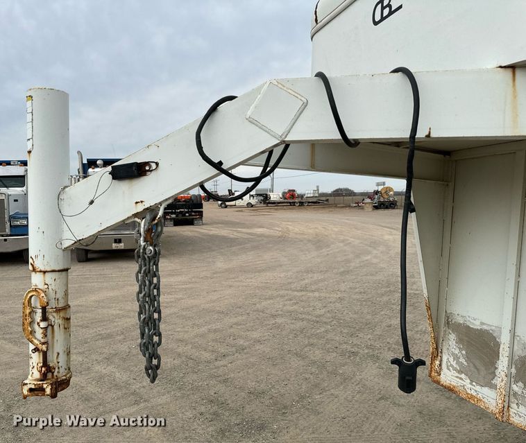 image for item EJ0217 2005 Liberty livestock trailer