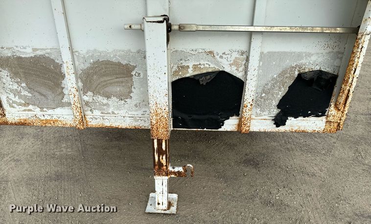 image for item EJ0217 2005 Liberty livestock trailer