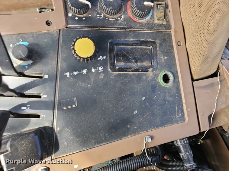 image for item EJ6172 1994 John Deere 7400 MFWD tractor