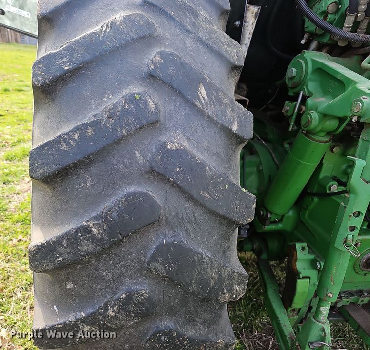 image for item EJ6172 1994 John Deere 7400 MFWD tractor