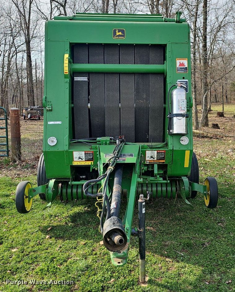 image for item EJ6173 2001 John Deere 457 Mega Wide round baler