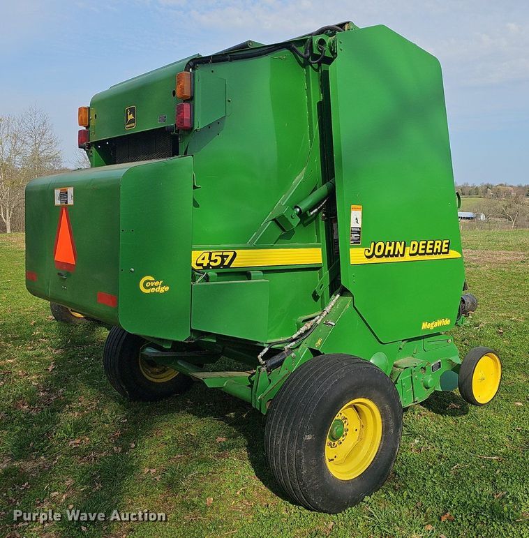 image for item EJ6173 2001 John Deere 457 Mega Wide round baler
