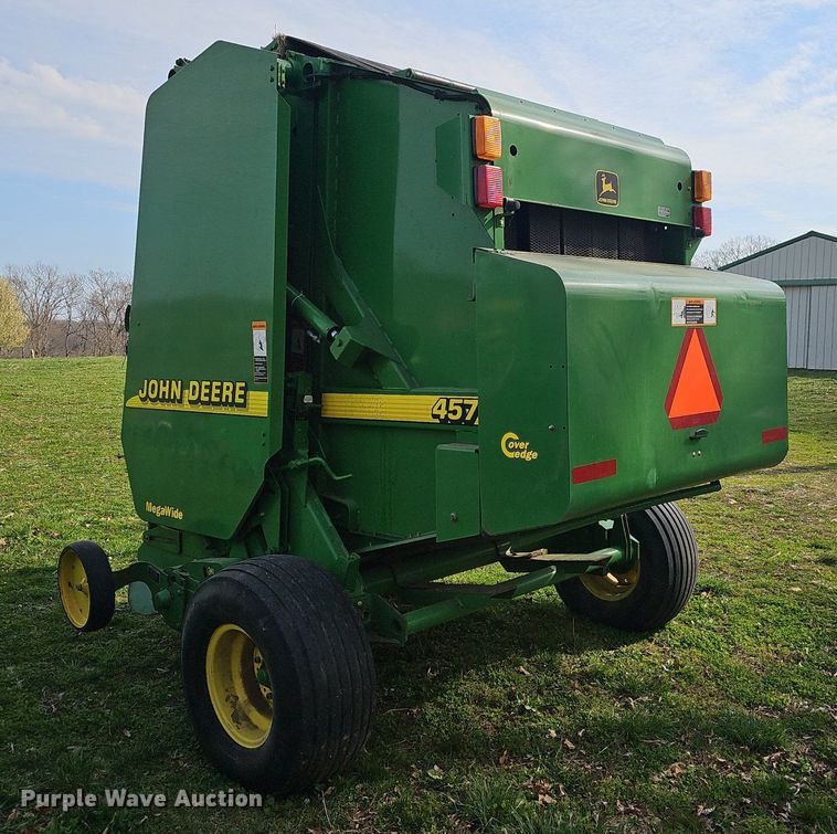 image for item EJ6173 2001 John Deere 457 Mega Wide round baler