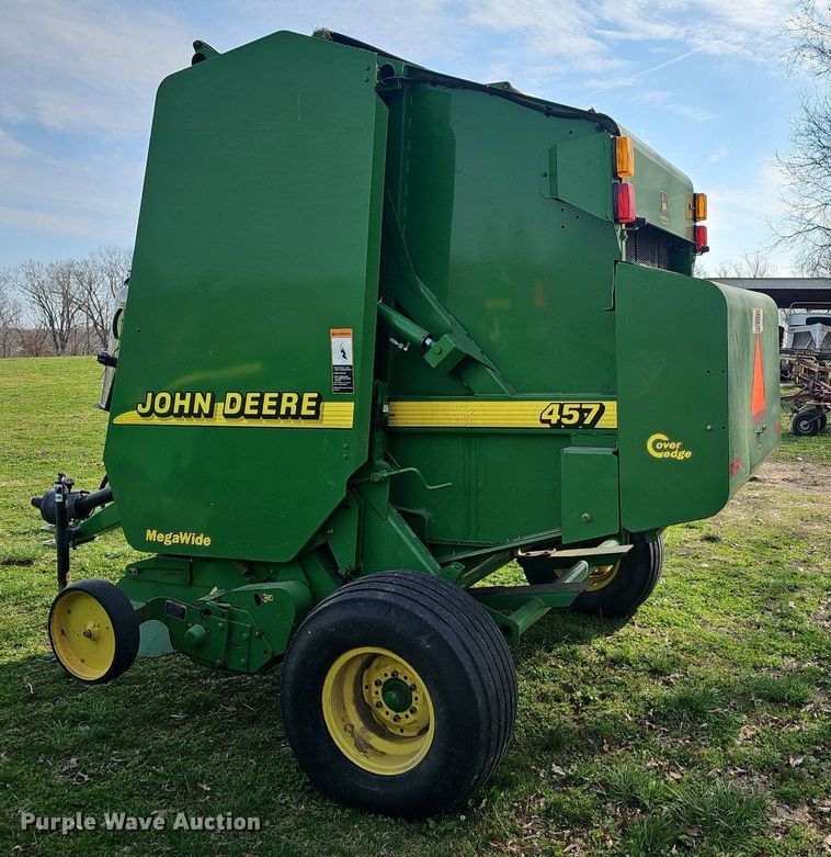 image for item EJ6173 2001 John Deere 457 Mega Wide round baler