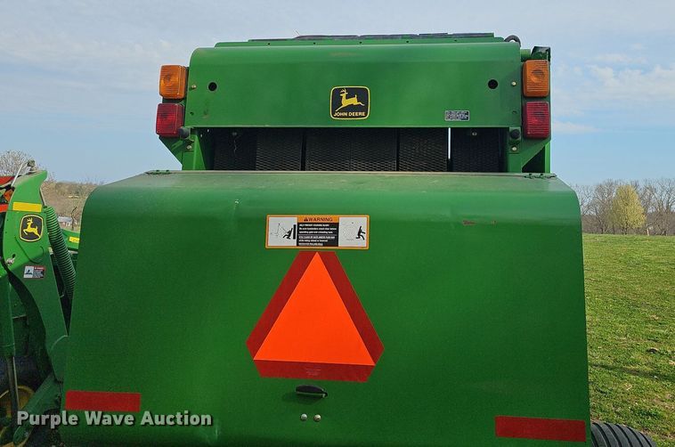 image for item EJ6173 2001 John Deere 457 Mega Wide round baler