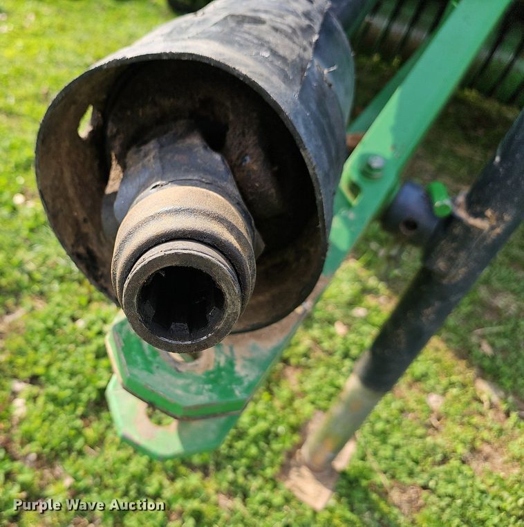 image for item EJ6173 2001 John Deere 457 Mega Wide round baler